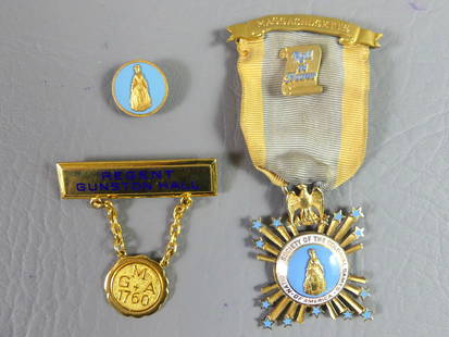 3 GOLD MEDALS - COLONIAL DAMES: Lot of 3 gold and gold-filled medals: 14k solid gold National Society of the Colonial Dames of America, Mass. Honor Roll (11 dwt); 10k gold pin (1.8dwt); and a gold-filled medal Regent at Gunston