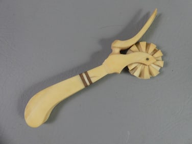 WHALEBONE PIE CRIMPER