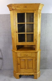 TIGER MAPLE CORNER CABINET