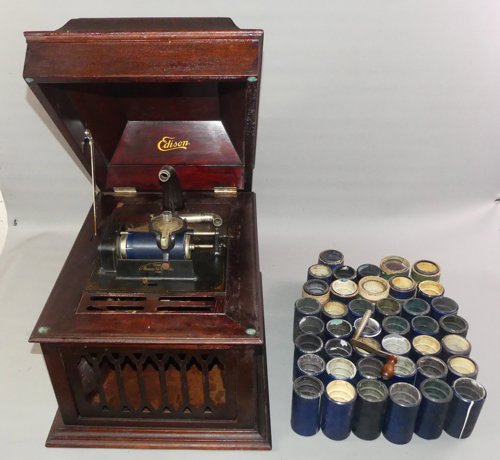 EDISON AMBEROLA & CYLINDER RECORDS: Edison Amberola cylinder record player pat. 1898, model BV-1 in mahogany case. Together with about 40 cylinder records. Player needs some restoration but all parts appear to be there. Size: 20 x 15 x