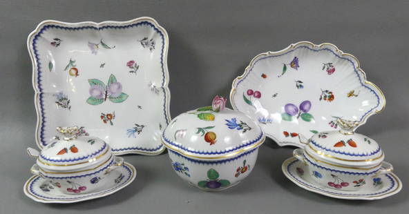 5 GINOR ITALIAN FRUITS SERVING PIECES: Group of 5 Richard Ginori porcelain serving pieces in Italian Fruits design: Pair mini covered tureens with spoons, 5.5 in long; covered 5 in bowl; 8.25 in square bowl; and 9.25 in oval bowl. All exce