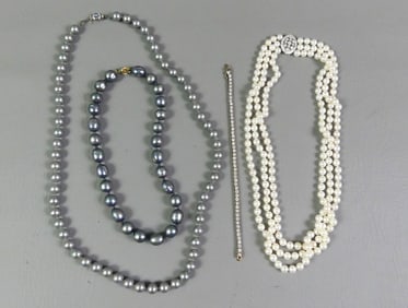 GROUP MOSTLY PEARL JEWELRY