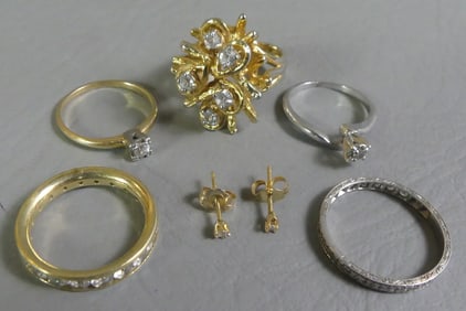 LOT MOSTLY GOLD GEMSTONE RINGS