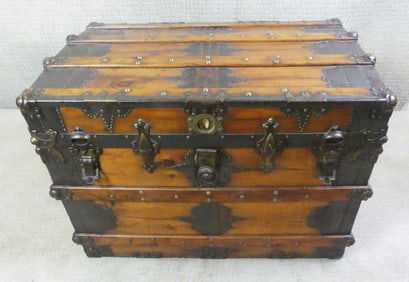 VICTORIAN LIFT TOP TRUNK