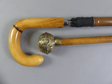 2 CANES - UMBRELLA & WALNUT BOX