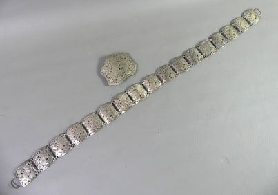 CHINESE SILVER BELT & BUCKLE