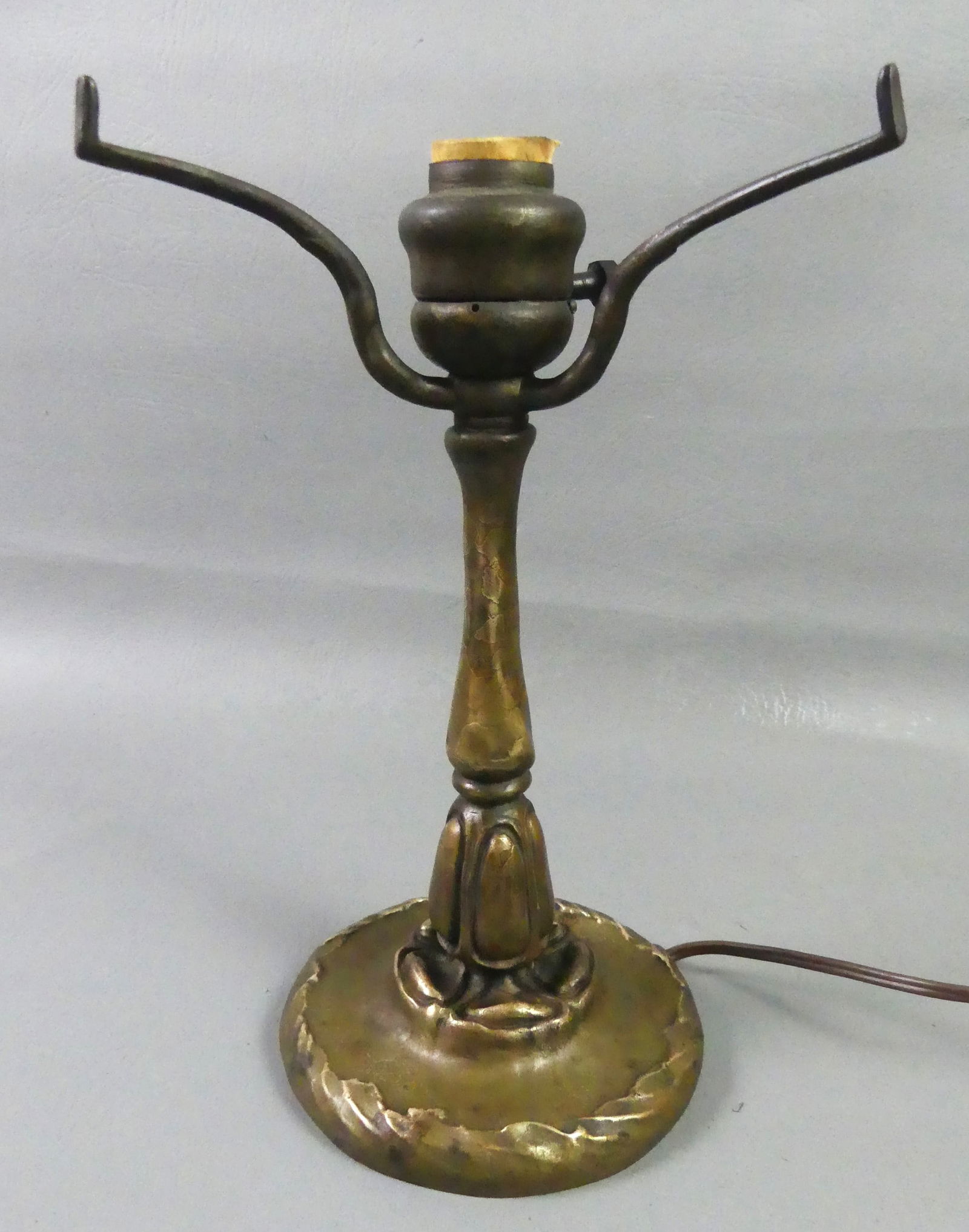 TIFFANY LAMP BASE #608 (1 of 4)