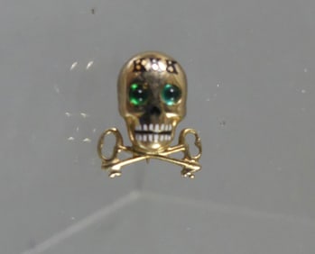 18K SKULL PIN KKK