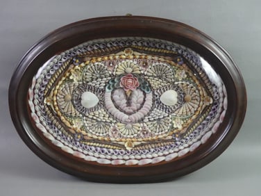 WALNUT OVAL SEASHELL VALENTINE