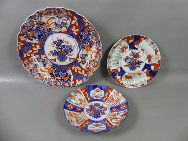 3 JAPANESE IMARI PLATES