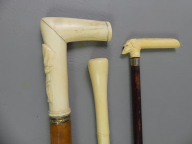 2 DOG CANES & BONE KNOB