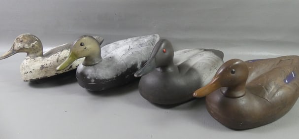 4 PLASTIC WORKING DECOYS - HERTER'S