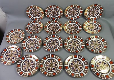 18 ROYAL CROWN DERBY IMARI PLATES