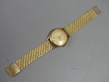 UNIVERSAL GENEVA 18K GOLD WRIST WATCH