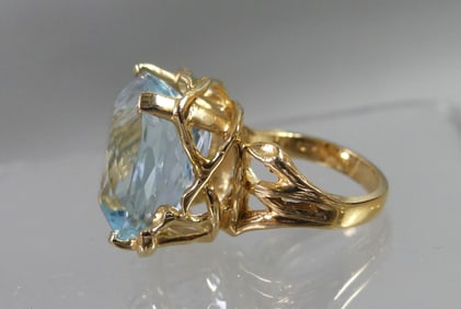 14K GOLD & AQUAMARINE RING