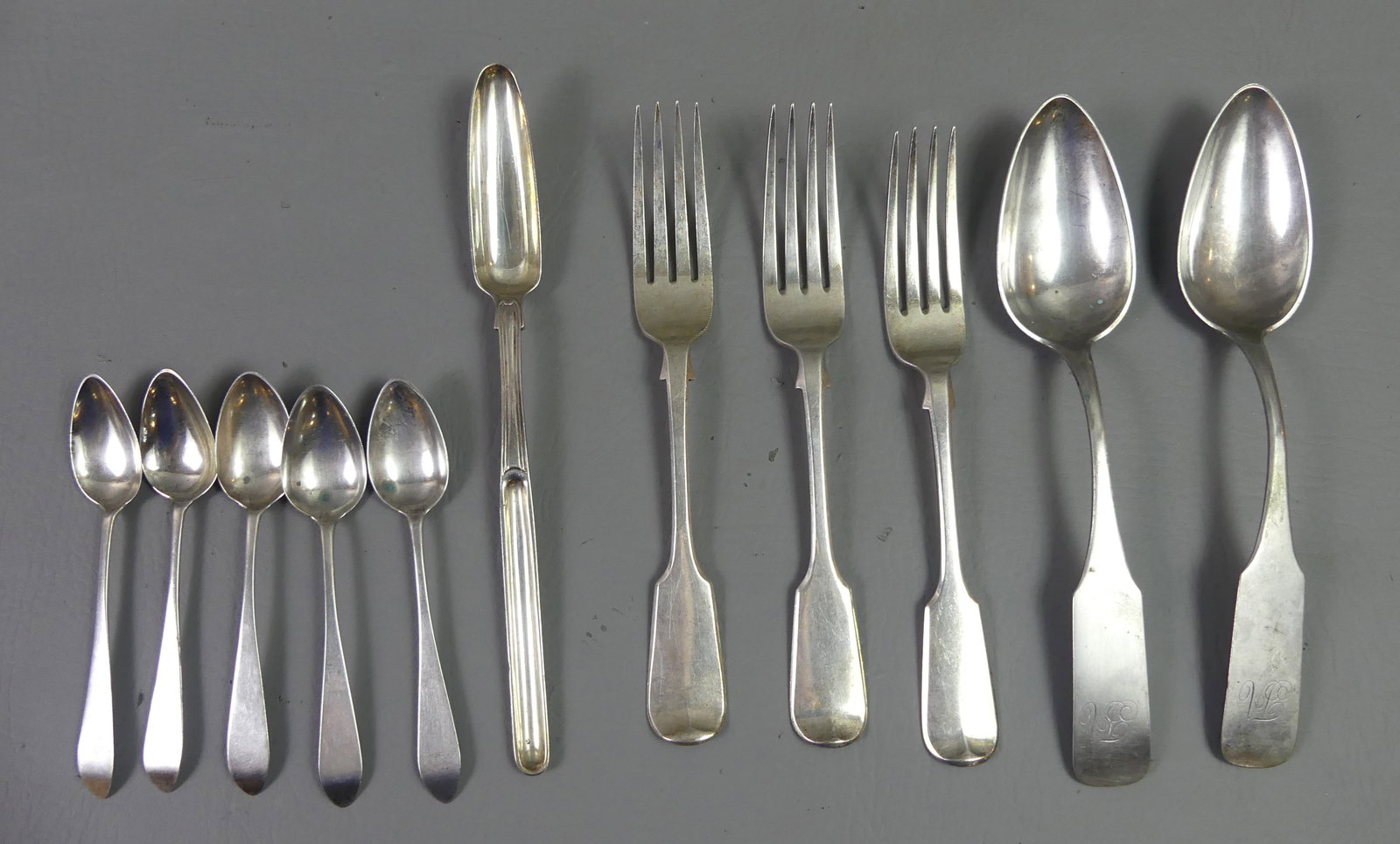11 PCS ANTIQUE SILVER FLATWARE (1 of 2)