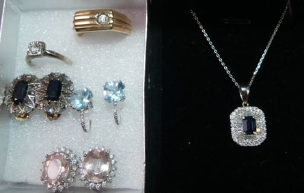 LOT ASSORTED GOLD JEWELRY