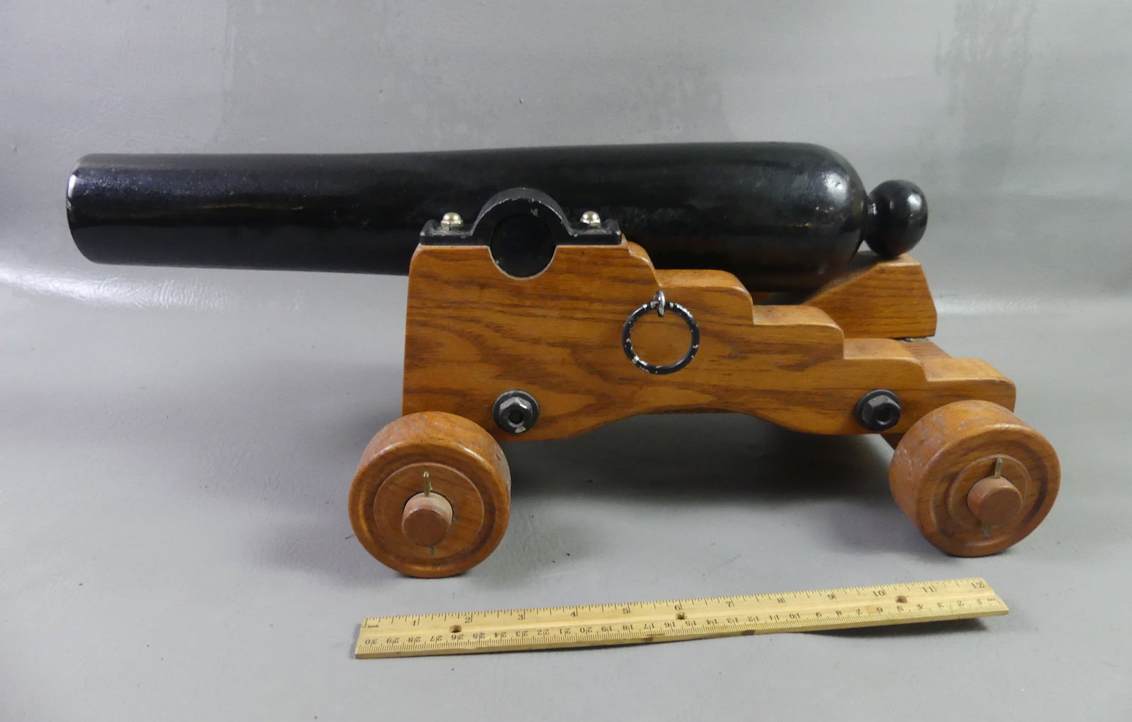 CANNON WITH OAK CARRIAGE - COOK'S ARSENAL (1 of 4)