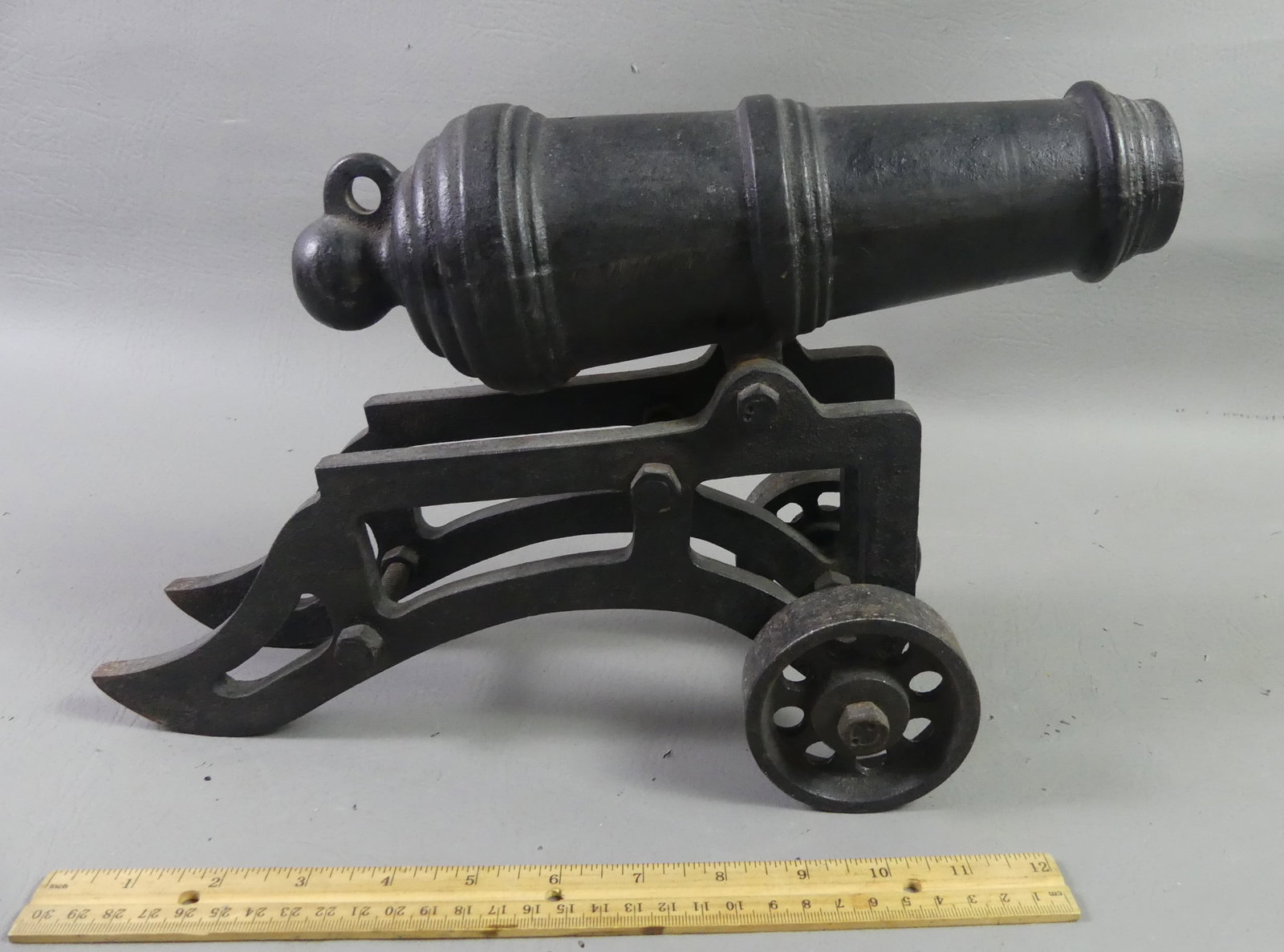 IRON CANNON ON 2 WHEEL CARRIAGE (1 of 3)