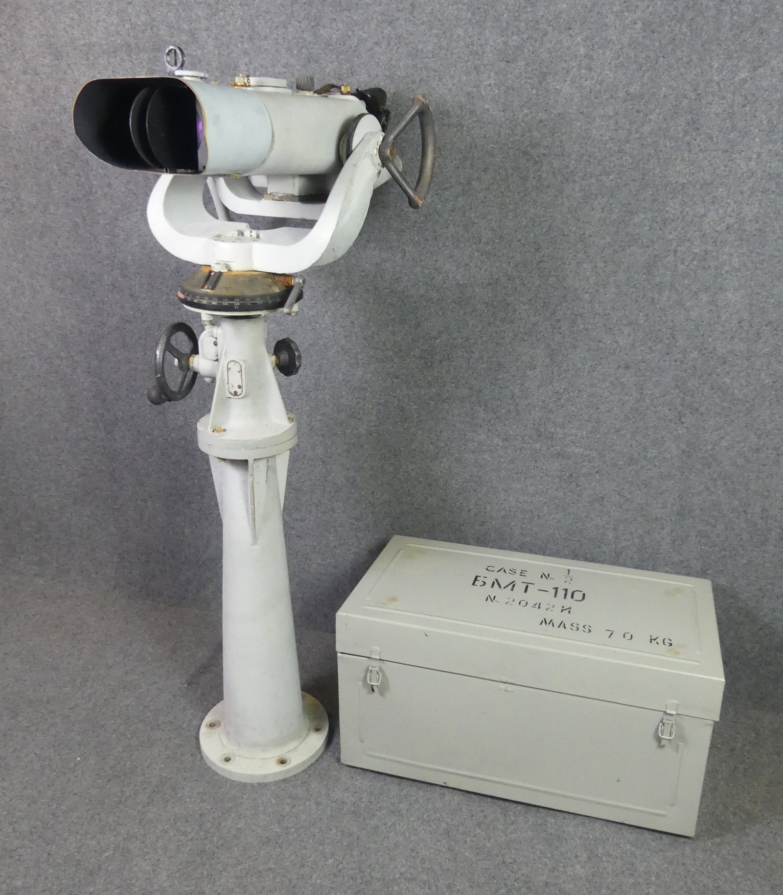 RUSSIAN MARINE  BINOCULARS & ACCESSORIES (1 of 12)