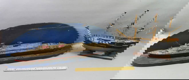 2 OLD SHIP MODELS - LINER & HMS BOUNTY