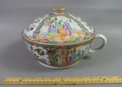 CHINESE ROSE MEDALLION COVERED POT
