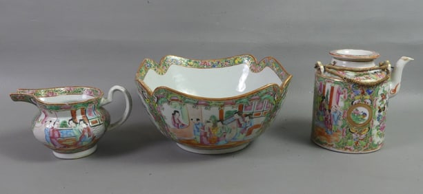 3 CHINESE ROSE MEDALLION ITEMS