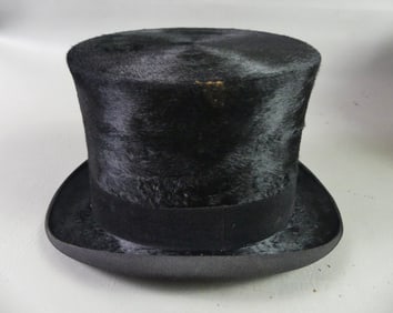 19TH C. BEAVER TOP HAT IN BOX