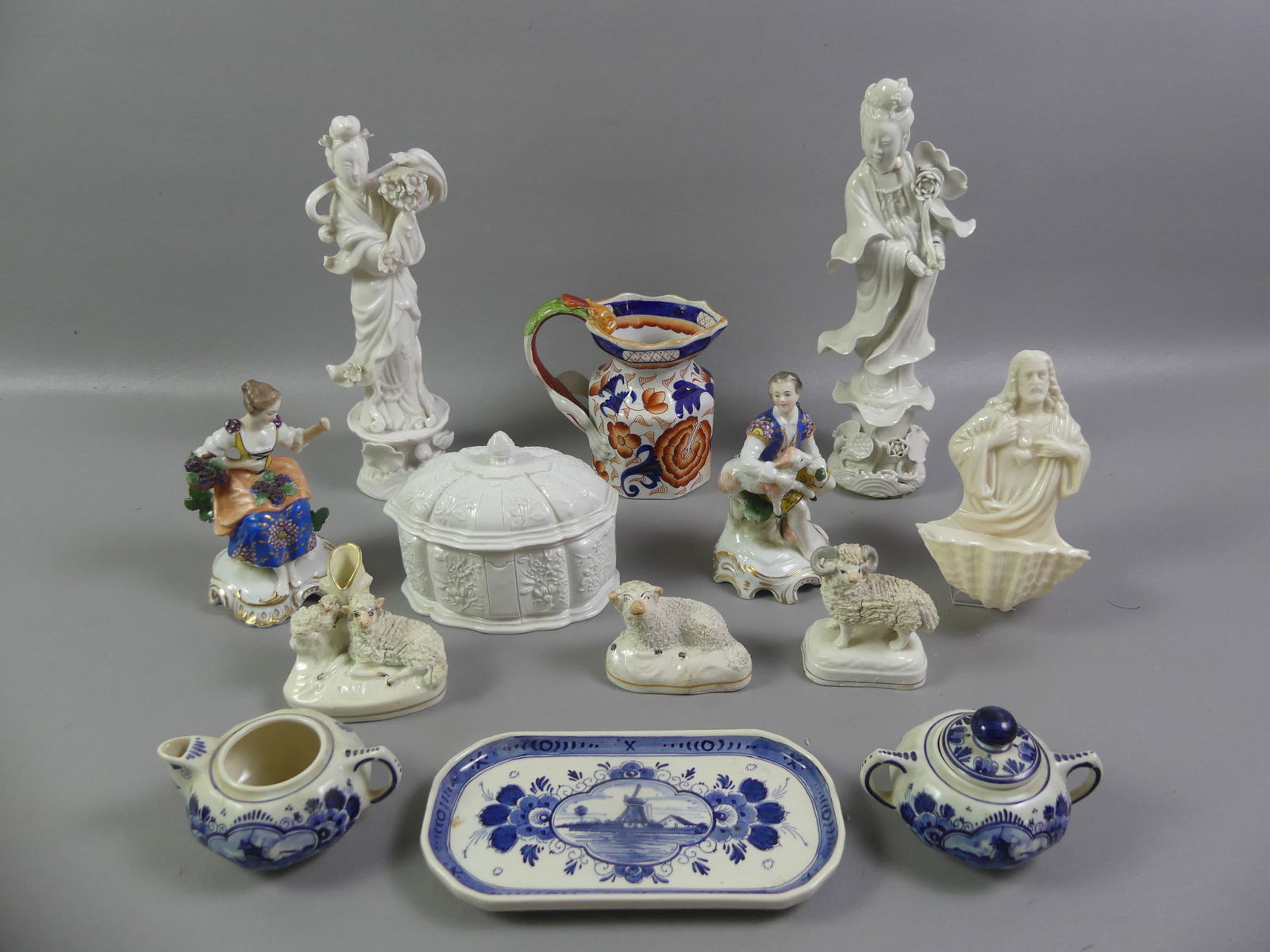 ASSORTED LOT OLD CERAMIC ITEMS (1 of 6)