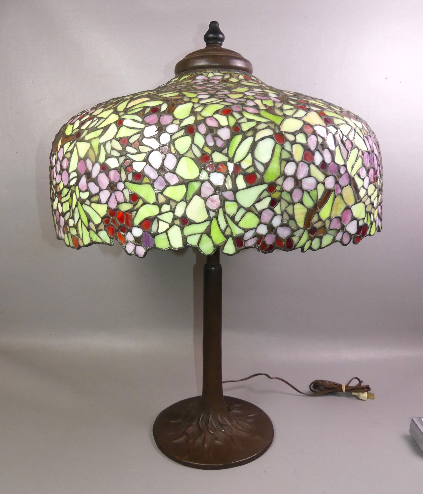 OLD LEADED GLASS TABLE LAMP (1 of 8)