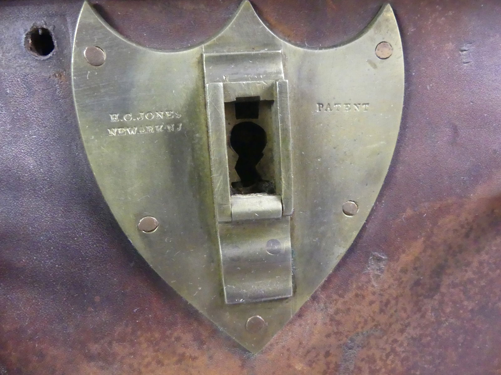 ANTIQUE STAGECOACH TRUNK - 5