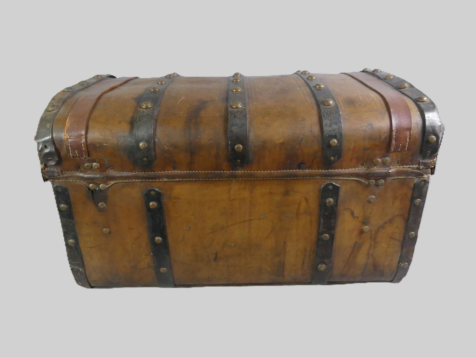 ANTIQUE STAGECOACH TRUNK - 7