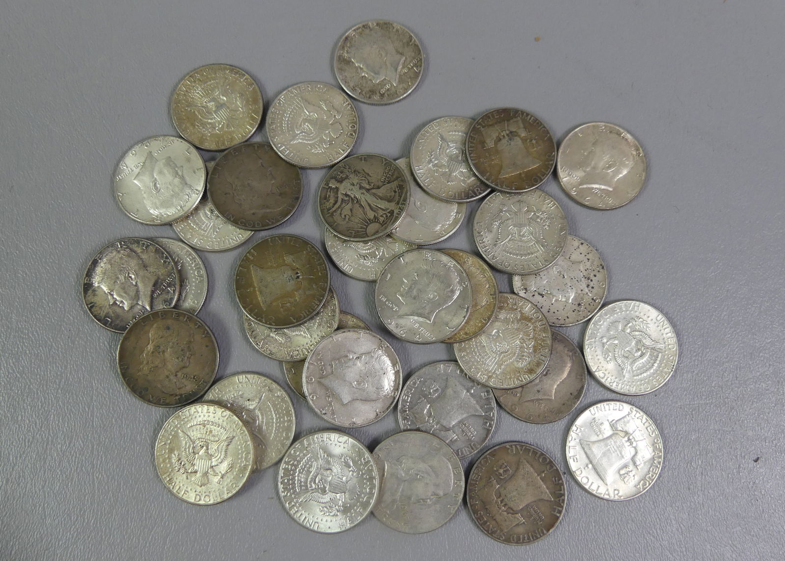 33 US SILVER 1/2 DOLLAR COINS: Group of 33 US solid silver 1/2 dollar coins, ungraded with various dates. Total weigh 13.2 ozt. NOTE: We can ship this item in-house.