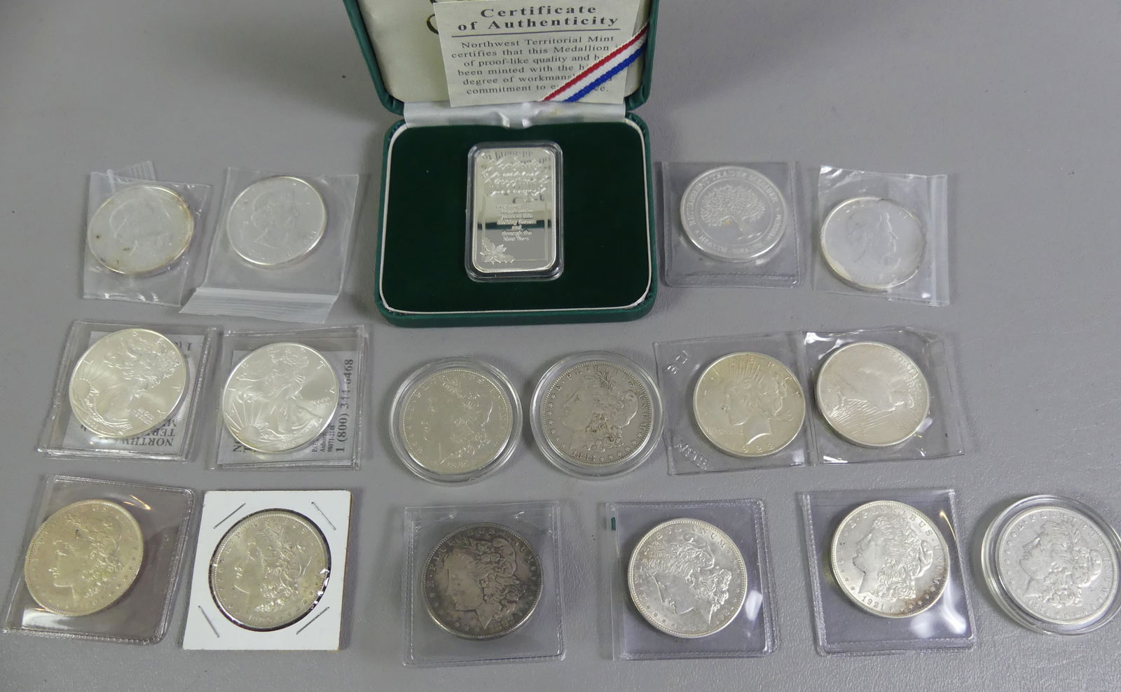 SILVER DOLLARS & MEDALLIONS LOT: Lot of coins and medallions: 8 Morgan silver dolllars - 1882, 1885O, 1883, 1884O, 1900, 1921D, 1921, 1904O; Two (2) Peace dollars from 1922; 2008 and 2010 Silver Eagle $1 coins; 1 oz .999 silver