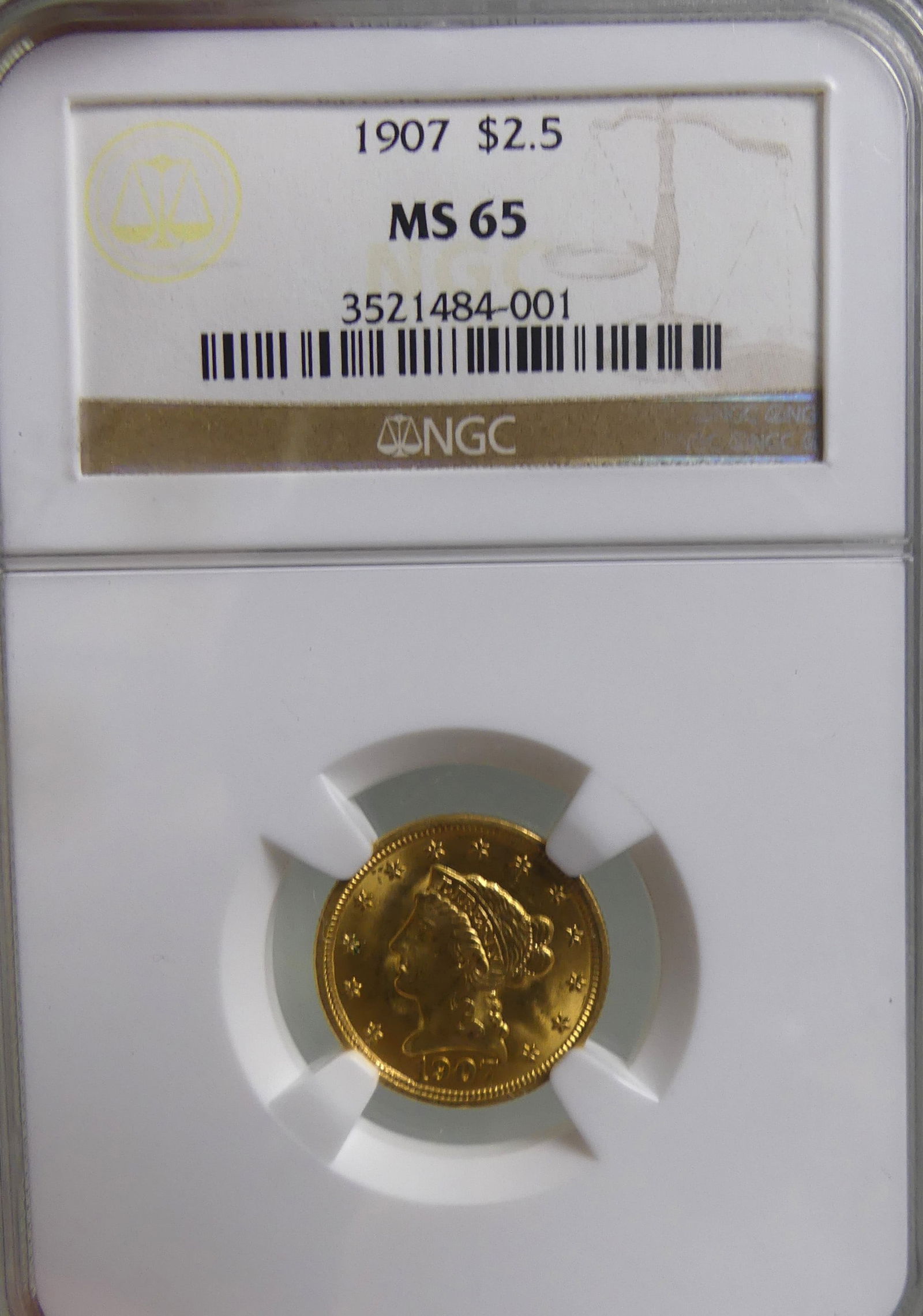 14K GOLD & DIAMOND RING - OVAL DESIGN - SIZE 7.5 (1 of 2)