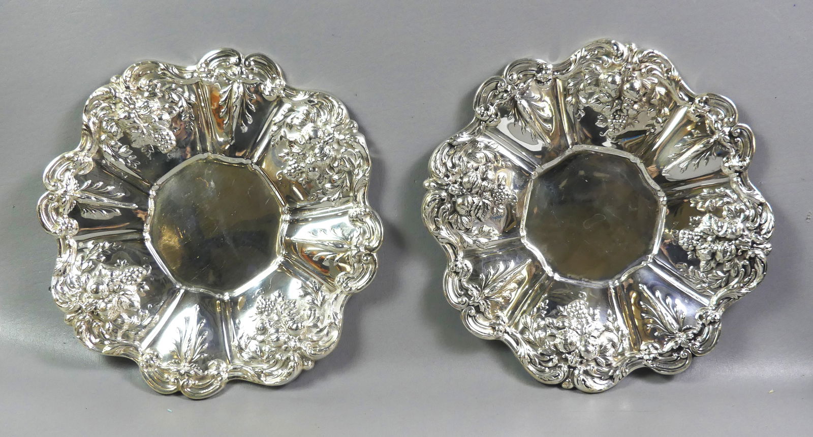 PAIR FRANCIS 1ST STERLING TRAYS: Pair of Reed and Barton sterling silver trays in the Francis 1st pattern X569, 11.25 in diameter. Total weight 35.43 ozt. No monograms. VG condition. NOTE: We can ship this item in-house.