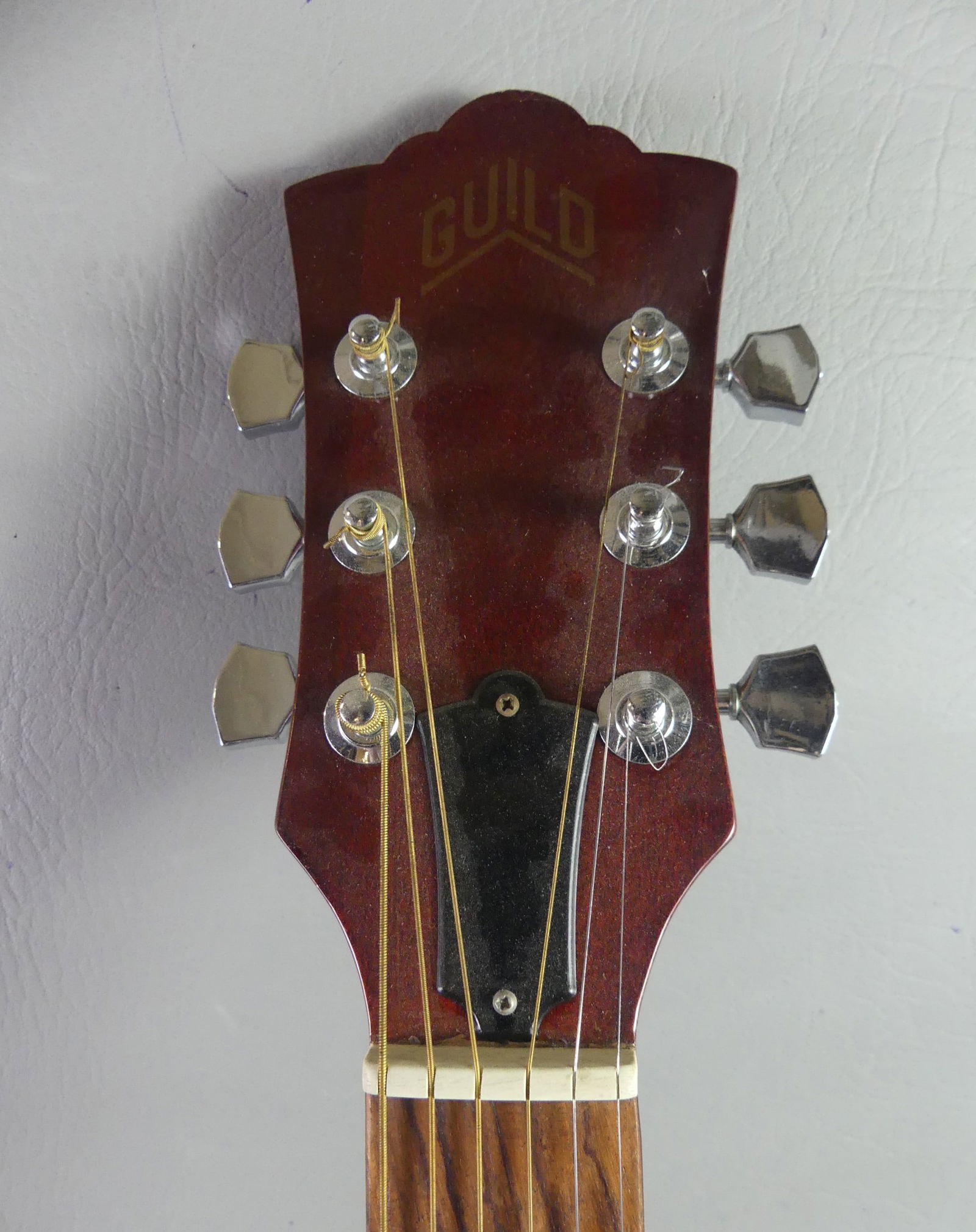 GUILD D35 ACOUSTIC GUITAR - 3