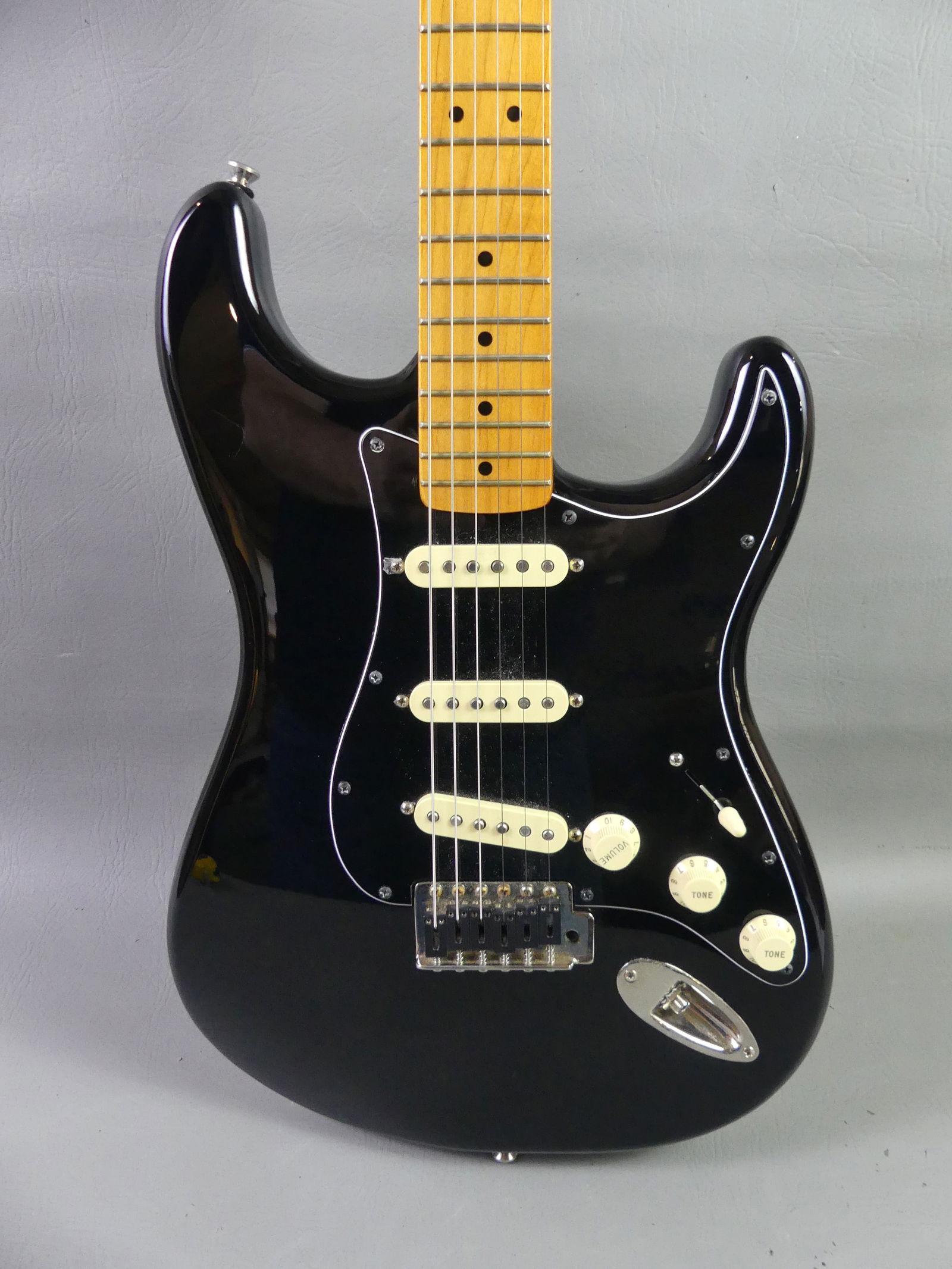 SQUIER RED ELECTRIC GUITAR - 2