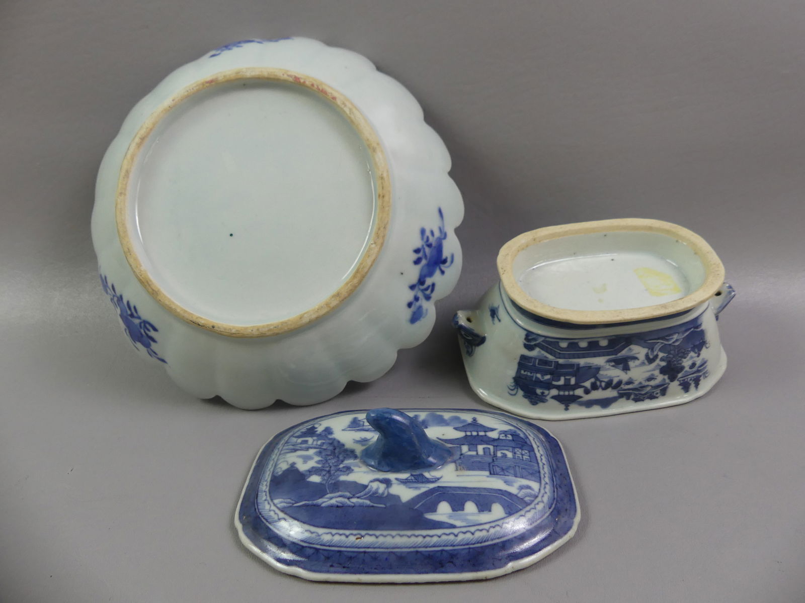 2 CHINESE CANTON SERVING PIECES - 3