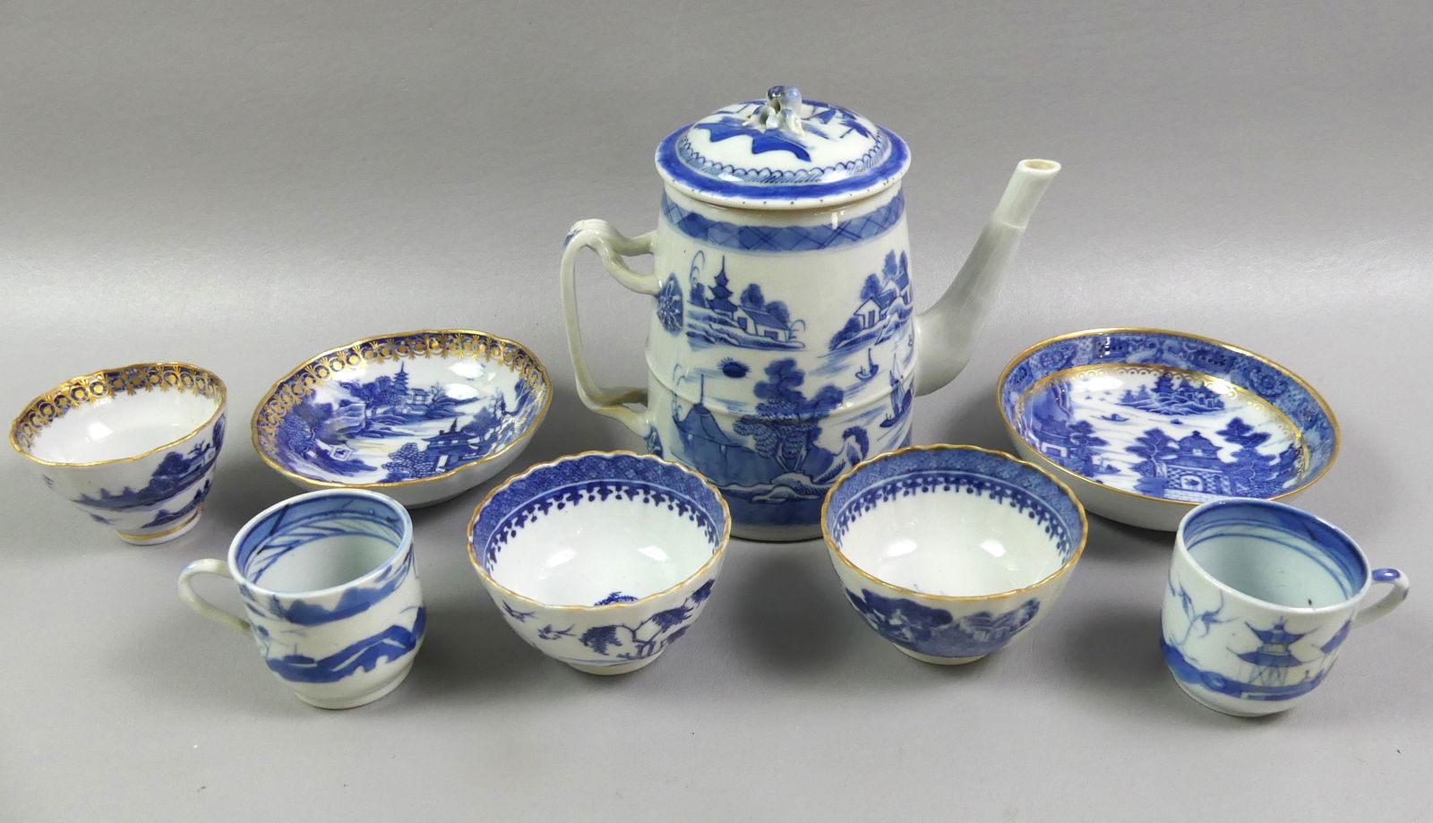 8 CHINESE CANTON PIECES: TEAPOT & CUPS (1 of 4)