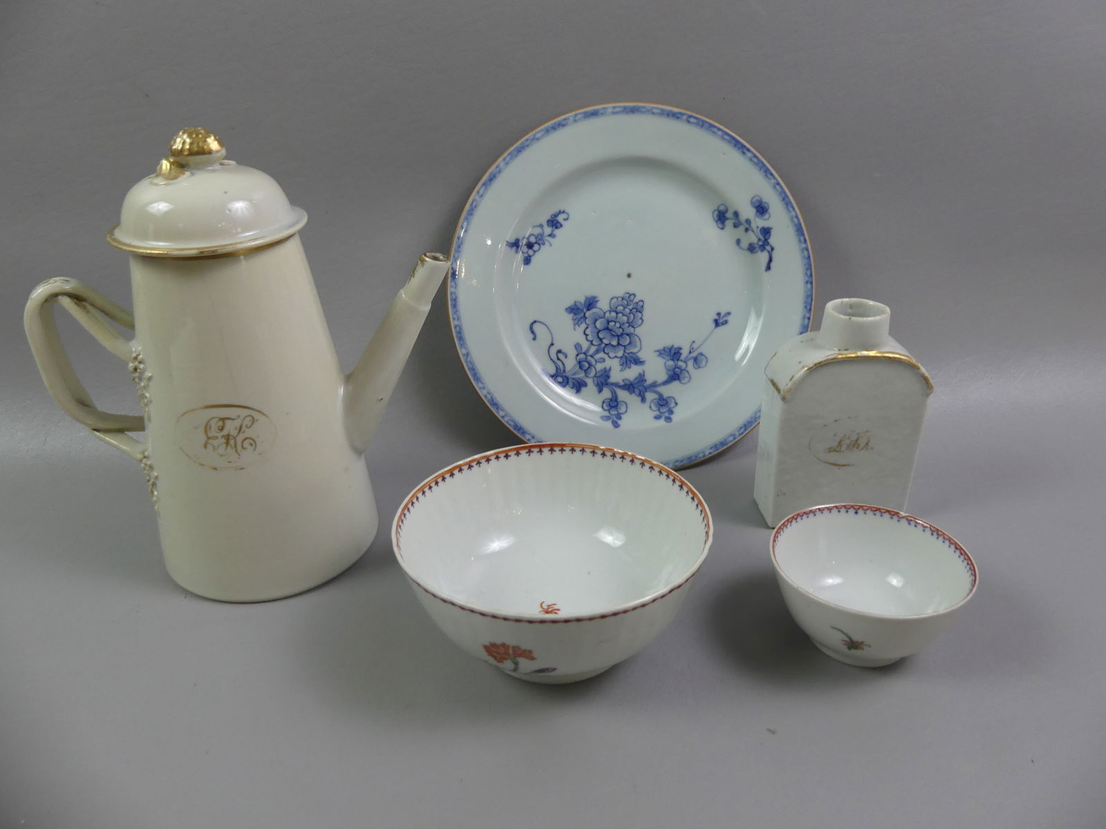 5 EARLY CHINESE CERAMIC TABLE ITEMS (1 of 2)