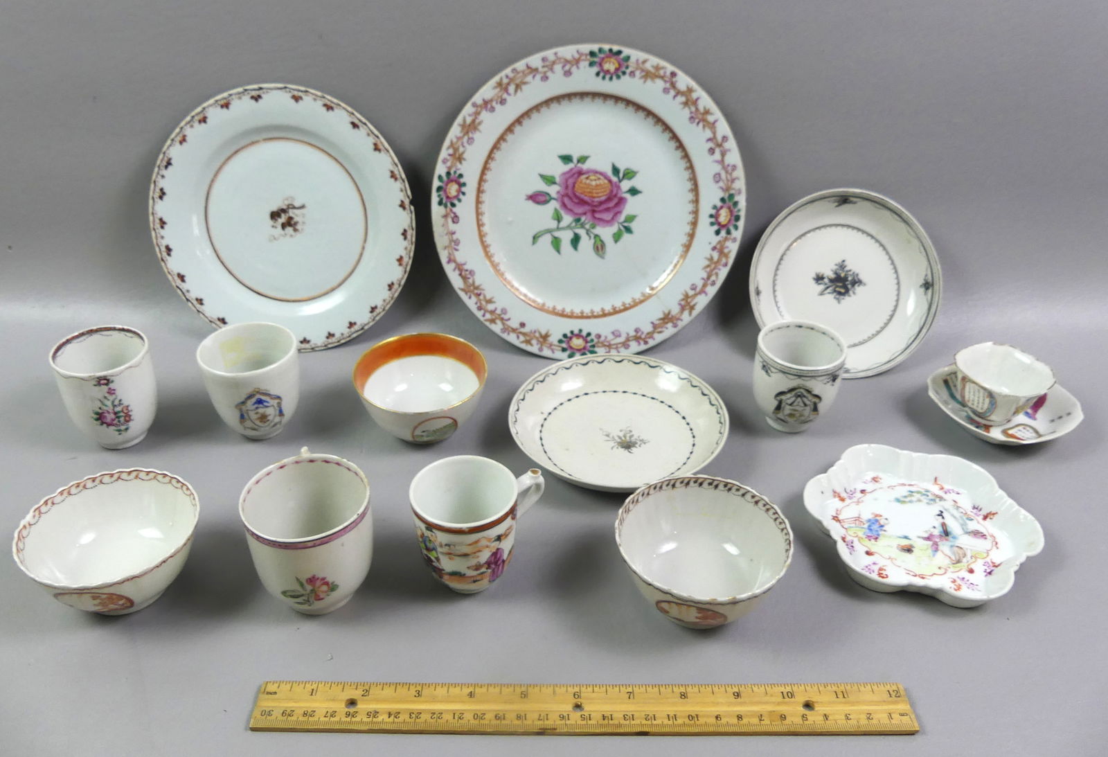 15 PCS. EARLY CHINESE EXPORT LOT: Lot of 15 pieces of Chinese ceramics, mostly 18th century, including: 1.5 in handleless square cup with matching saucer having genre scenes and scrolls (excellent); 5 in shaped small tray with genre