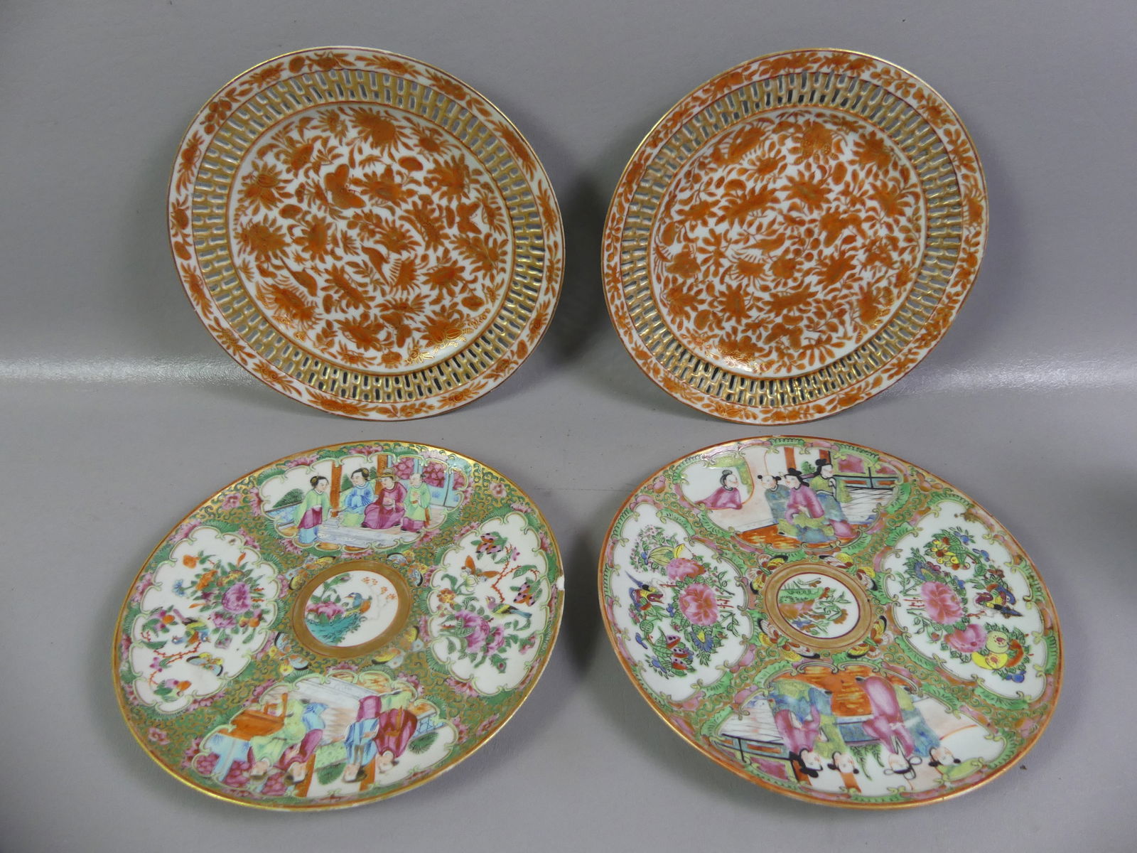 2 PAIRS CHINESE EXPORT PLATES: Lot 4 Chinese Export 19th century plates; Pair of rust-colored Sacred Bird plates with reticulated rims, 8 in diam (Excellent condition); and pair of Rose Medallion 8 in plates (one with rim chip).