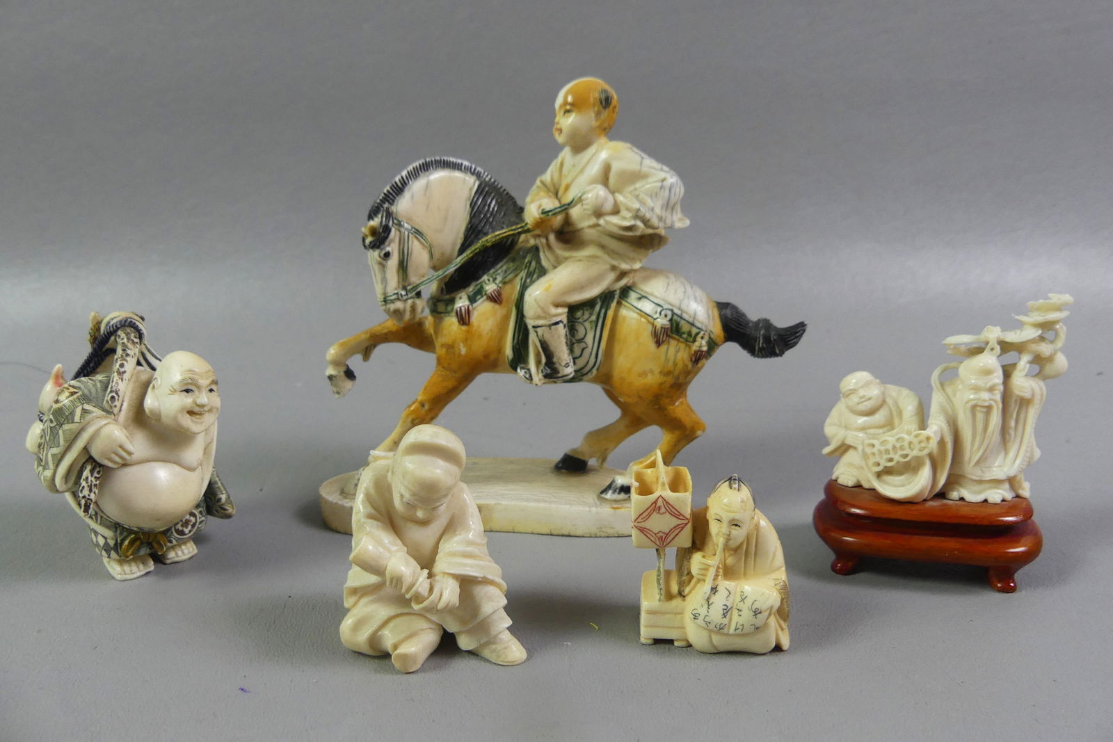 5 OLD JAPANESE BONE FIGURINES (1 of 3)