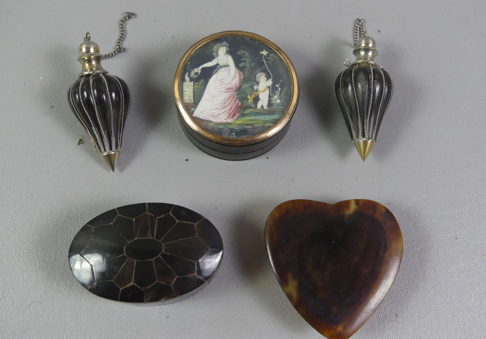 ANTIQUE TRINKET BOXES AND SNUFF BOTTLES (1 of 3)