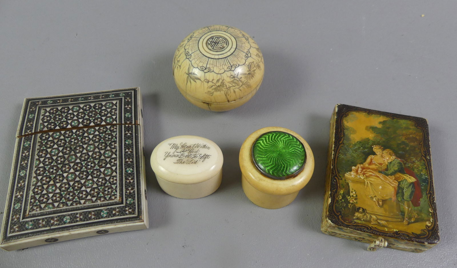 LOT ANTIQUE BOXES, COMPACT, ETC.: Lot of old and antique boxes: fine carved bone vanity compact with hand painted lovers on each side, internal mirror and compartments; circular Chinese engraved box, 2.5 in; 2 bone pill boxes, one wit