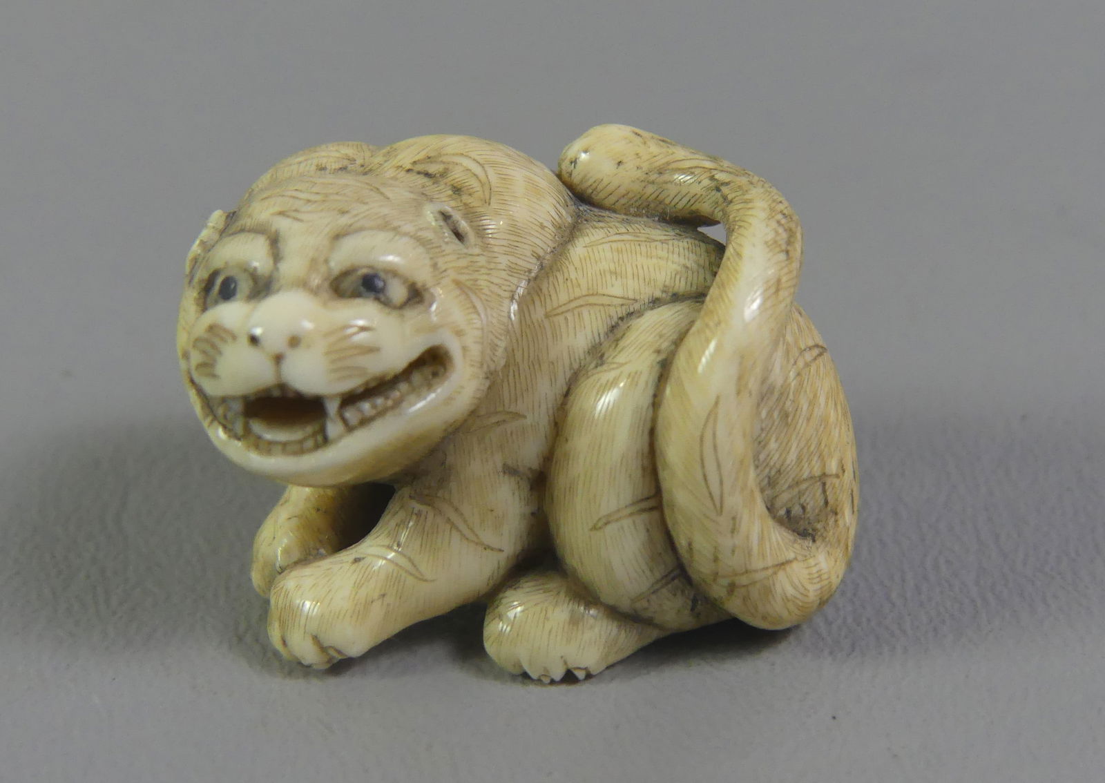 JAPANESE NETSUKE - TIGER