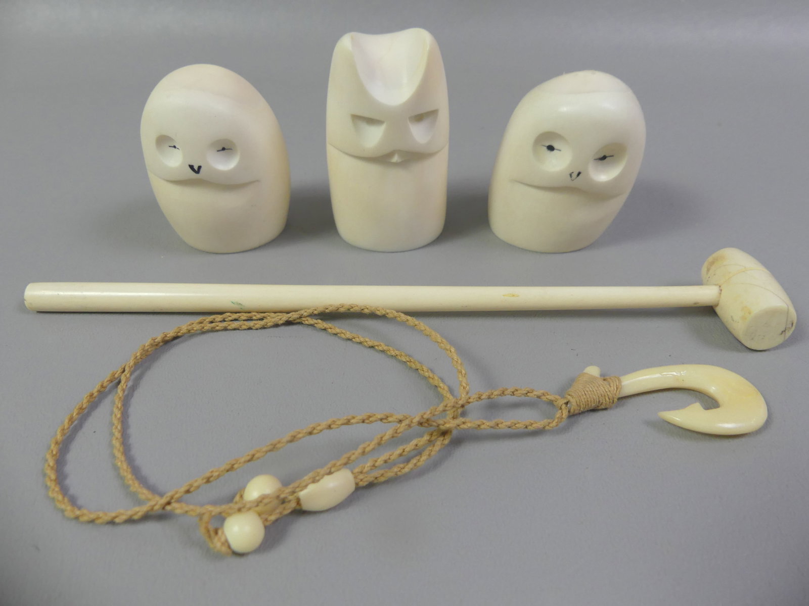 LOT OF INUIT CARVINGS: Lot Inuit carved organic items: 3 animals to 2.5 in; 8.5 in hammer or gavel; and a 24 inch fiber necklace with fish hook. Note: We can ship this in-house.