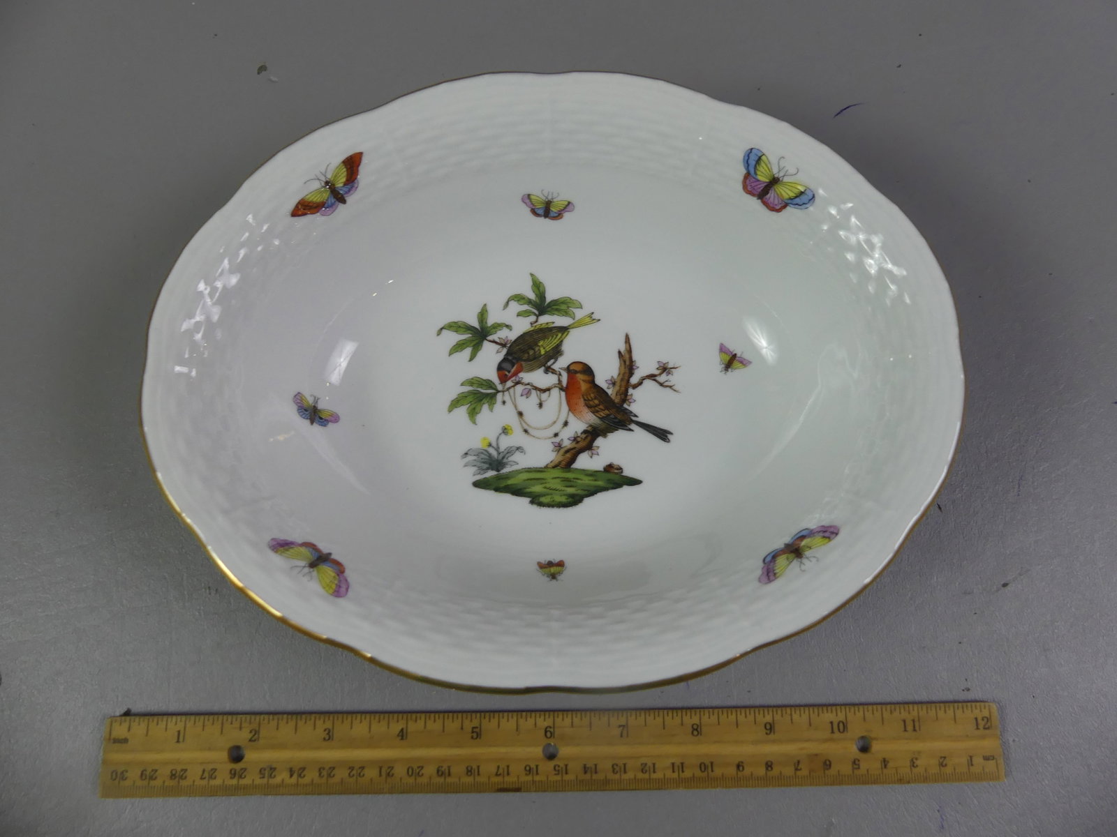 HEREND 10" BOWL - ROTHSCHILD BIRD: Vintage Herend hand painted oval serving bowl in the Rothschild Bird design having colorful birds and insects, #381. Size: 10 x 8 x 2.5 in deep. Mint condition.
