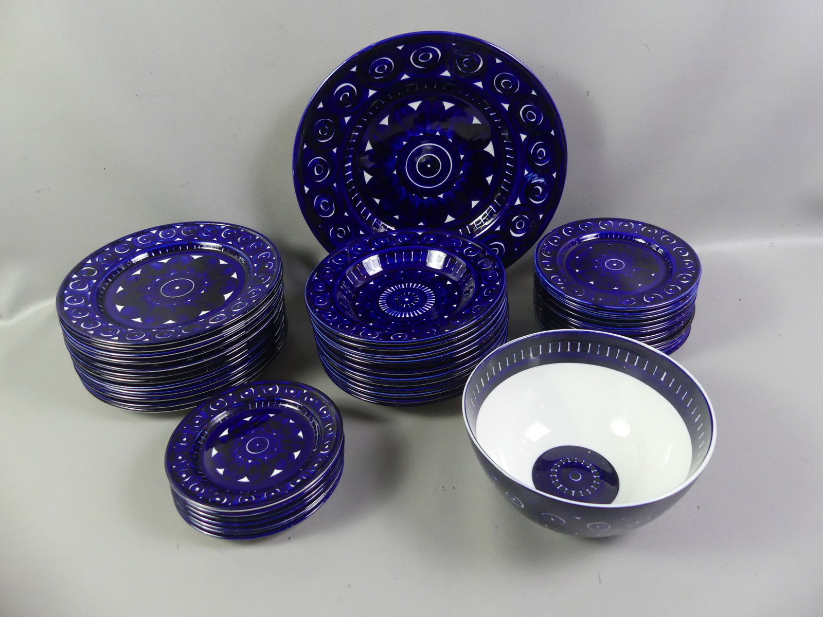 ARABIA OF FINLAND VALENCIA DINNER SET (1 of 3)